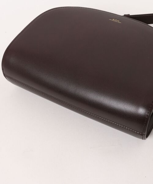 A.P.C.（アーペーセー）の「SAC DEMI-LUNE（ショルダーバッグ・レディース・ブラウン系その他・ONESIZE）」の3枚目の写真