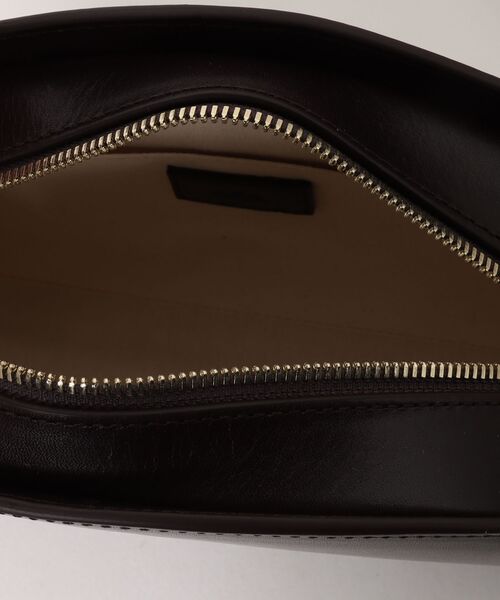 A.P.C.（アーペーセー）の「SAC DEMI-LUNE（ショルダーバッグ・レディース・ブラウン系その他・ONESIZE）」の4枚目の写真
