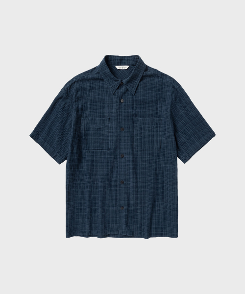 NONBLANK(ノンブランク)の「イレギュラーウィンドウチェッククロップHSシャツ_DARK BLUE(シャツ/ブラウス・メンズ・ダークブルー・SMALL/MEDIUM/LARGE/X-LARGE)」の1枚目の写真