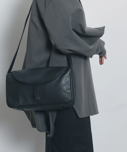 YArKA（ヤーカ）の「【YArKA/ヤーカ】real leather round zip shoulder bag [tdht7] / ラウンドzipショルダーバッグ（ショルダーバッグ・レディース・ブラック・FREE）」の4枚目の写真
