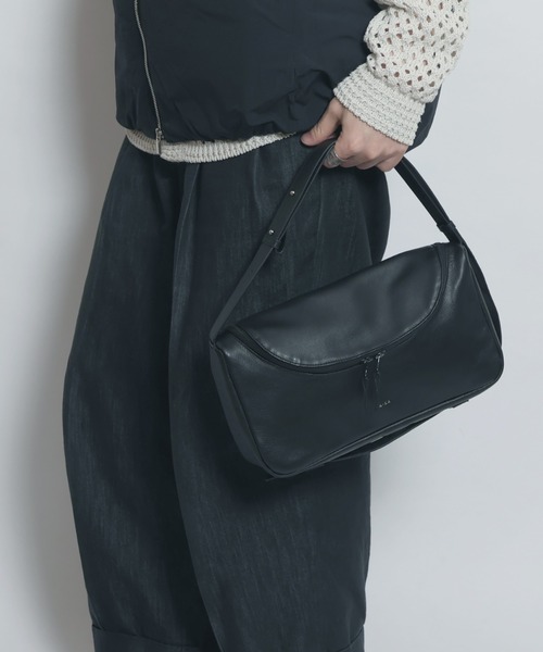 YArKA（ヤーカ）の「【YArKA/ヤーカ】real leather round zip shoulder bag [tdht7] / ラウンドzipショルダーバッグ（ショルダーバッグ・レディース・ブラック・FREE）」の9枚目の写真