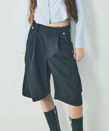 curve leg wide shorts