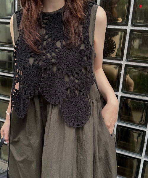 WILLFULLY(ウィルフリー)の「crochet knit layered nylon OP(ワンピース・レディース・ブラック/ブラウン/カーキ・FREE)」の6枚目の写真