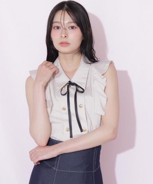 JILL by JILL STUART(ジルバイジルスチュアート)の「ダブル釦肩フリルブラウス(シャツ/ブラウス・レディース・ブルー系その他/ホワイト/ベージュ系その他・FREE)」の3枚目の写真
