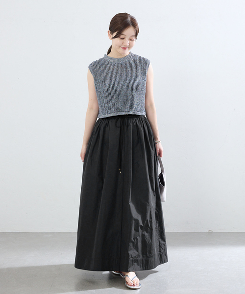 IENA(イエナ)の「《一部カラー店舗限定》シャンブレータフタギャザースカート(スカート・レディース・チャコールグレー/ブラック/ベージュ/ブラウン・36/38)」の5枚目の写真