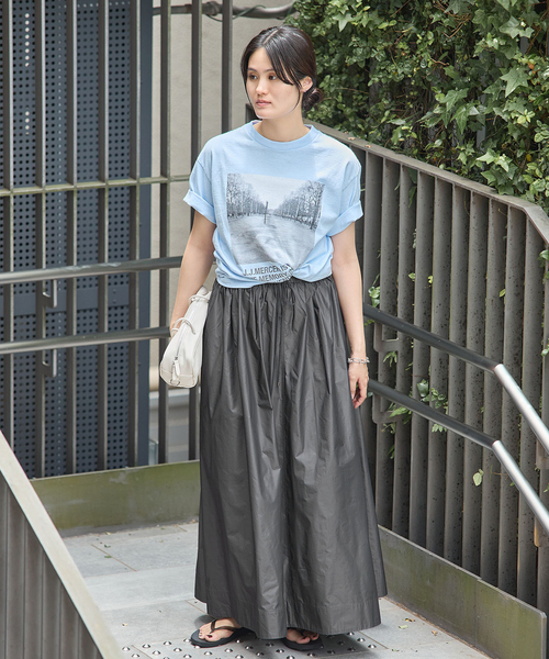 IENA(イエナ)の「《一部カラー店舗限定》シャンブレータフタギャザースカート(スカート・レディース・チャコールグレー/ブラック/ベージュ/ブラウン・36/38)」の6枚目の写真