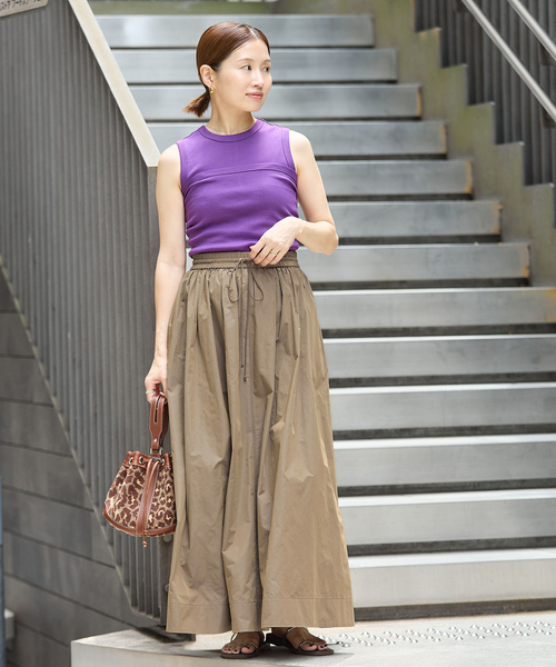 IENA(イエナ)の「《一部カラー店舗限定》シャンブレータフタギャザースカート(スカート・レディース・チャコールグレー/ブラック/ベージュ/ブラウン・36/38)」の8枚目の写真