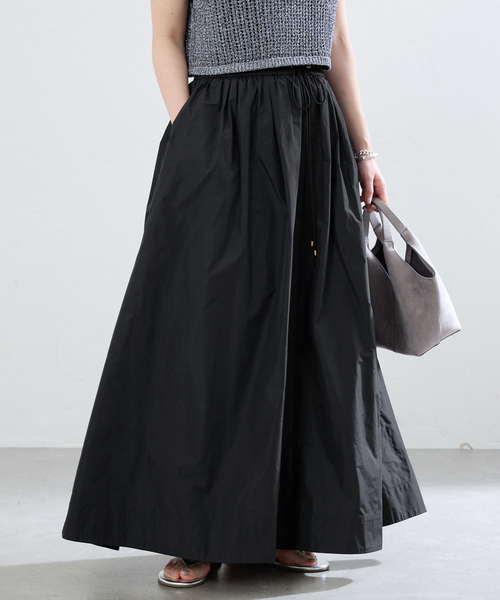 IENA(イエナ)の「《一部カラー店舗限定》シャンブレータフタギャザースカート(スカート・レディース・チャコールグレー/ブラック/ベージュ/ブラウン・36/38)」の9枚目の写真