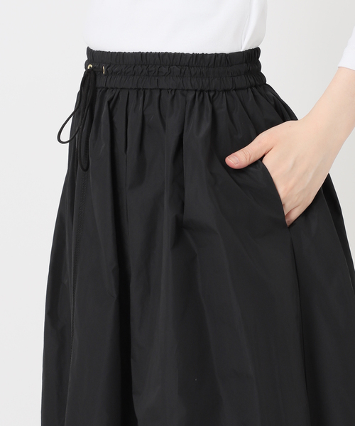 IENA(イエナ)の「《一部カラー店舗限定》シャンブレータフタギャザースカート(スカート・レディース・チャコールグレー/ブラック/ベージュ/ブラウン・36/38)」の17枚目の写真