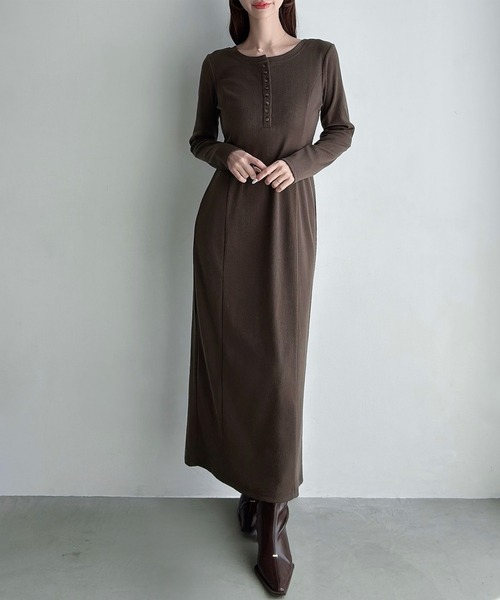 Meiru(メイル)の「ヘンリーネックIラインリブワンピース(ワンピース・レディース・ブラウン/チャコール/ブラック・LARGE/MEDIUM/SMALL/X-LARGE)」の3枚目の写真