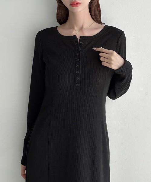 Meiru(メイル)の「ヘンリーネックIラインリブワンピース(ワンピース・レディース・ブラウン/チャコール/ブラック・LARGE/MEDIUM/SMALL/X-LARGE)」の4枚目の写真