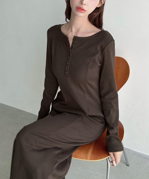 Meiru(メイル)の「ヘンリーネックIラインリブワンピース(ワンピース・レディース・ブラウン/チャコール/ブラック・LARGE/MEDIUM/SMALL/X-LARGE)」の9枚目の写真