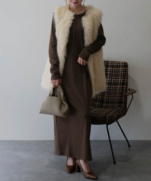 Meiru(メイル)の「ヘンリーネックIラインリブワンピース(ワンピース・レディース・ブラウン/チャコール/ブラック・LARGE/MEDIUM/SMALL/X-LARGE)」の14枚目の写真