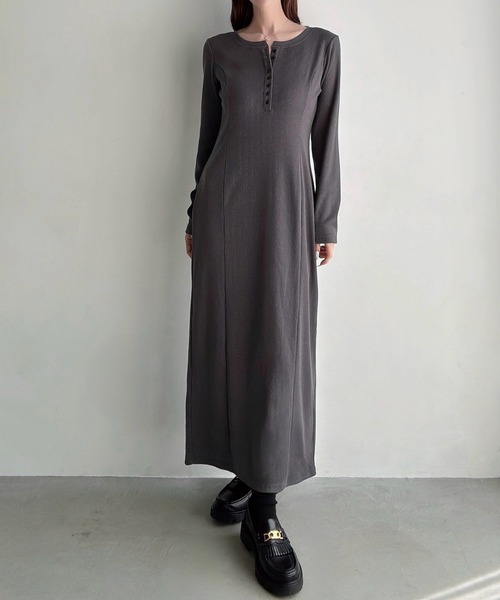Meiru(メイル)の「ヘンリーネックIラインリブワンピース(ワンピース・レディース・ブラウン/チャコール/ブラック・LARGE/MEDIUM/SMALL/X-LARGE)」の16枚目の写真