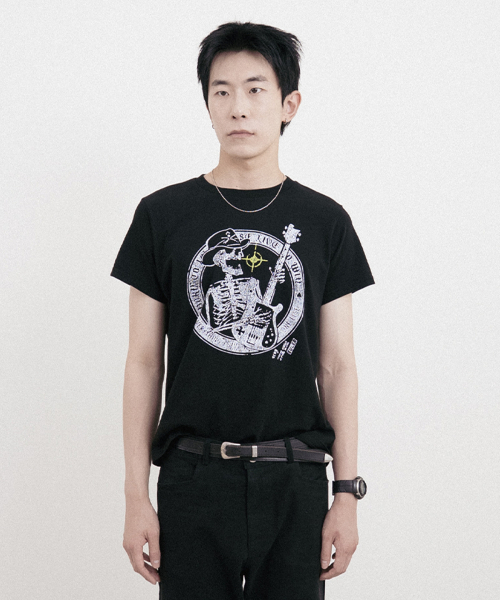 EULER(ユーラ)の「シュリンククロップベーシックTシャツ(ブラック)(Tシャツ/カットソー・メンズ・ブラック・MEDIUM/LARGE)」の1枚目の写真