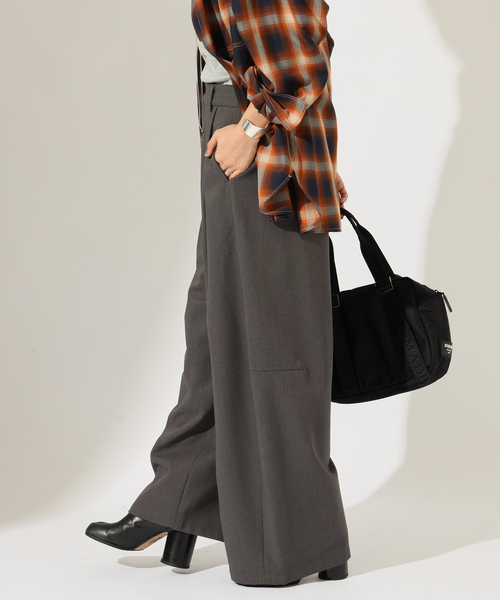 JOURNAL STANDARD(ジャーナルスタンダード)の「ウォーム TRW タックバレルパンツ(その他パンツ・レディース・ベージュ/チャコールグレー・38/36)」の11枚目の写真