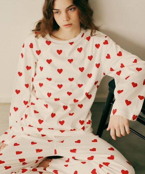 PETIT BATEAU(プチバトー)の「【WEB限定】・【PETIT BATEAU pour ADAM ET ROPE'】別注ハートプリントパジャマ(ルームウェア/パジャマ・レディース・レッド/ネイビー・FREE)」の2枚目の写真