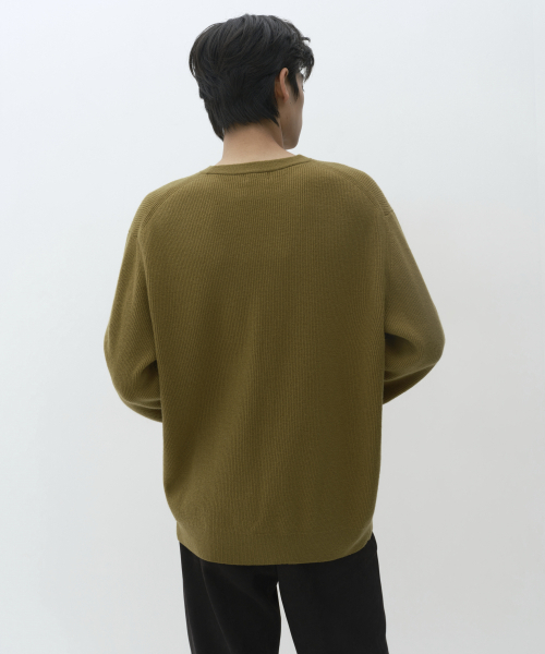 MUSINSA STANDARD（ムシンサスタンダード）の「[ビクトリアウール] ミニマルリブクルーネックニット [アンバー]（ニット/セーター・メンズ・その他・SMALL/MEDIUM/LARGE/X-LARGE/2XL）」の3枚目の写真