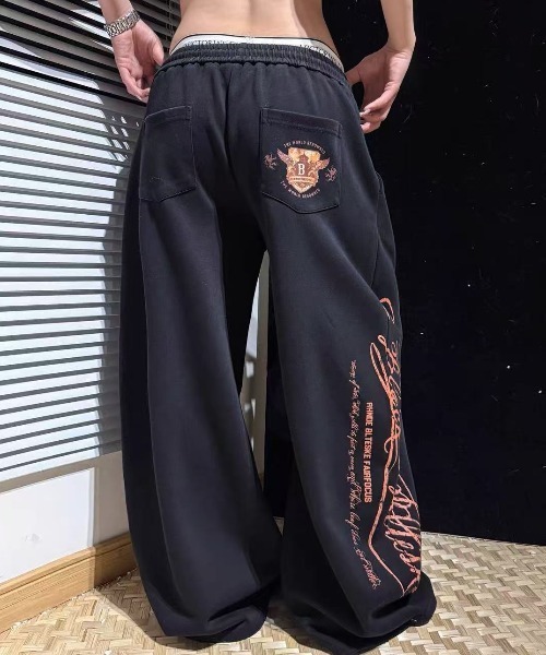 Achic(アシック)の「サイドロゴルーズスウェットパンツ(スウェットパンツ・レディース・グレー/ブラック・S/M)」の4枚目の写真