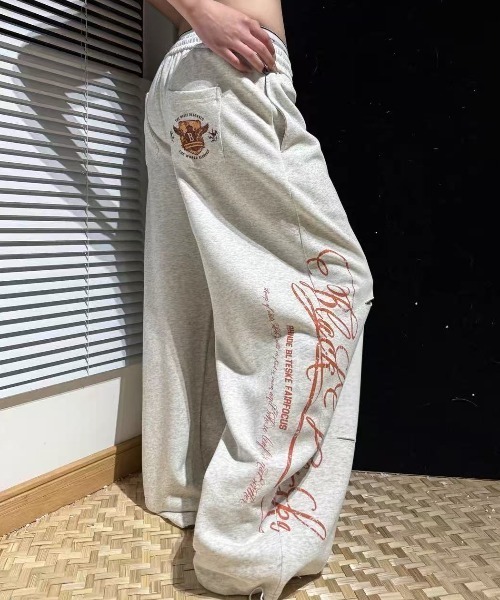 Achic(アシック)の「サイドロゴルーズスウェットパンツ(スウェットパンツ・レディース・グレー/ブラック・S/M)」の3枚目の写真