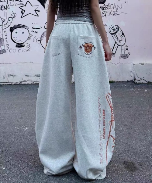 Achic(アシック)の「サイドロゴルーズスウェットパンツ(スウェットパンツ・レディース・グレー/ブラック・S/M)」の9枚目の写真