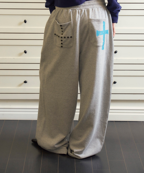 PRENDA（プレンダ）の「HERALD CROSS ワイドスウェットパンツ グレー（スウェットパンツ・レディース・その他・MEDIUM/SMALL）」の3枚目の写真