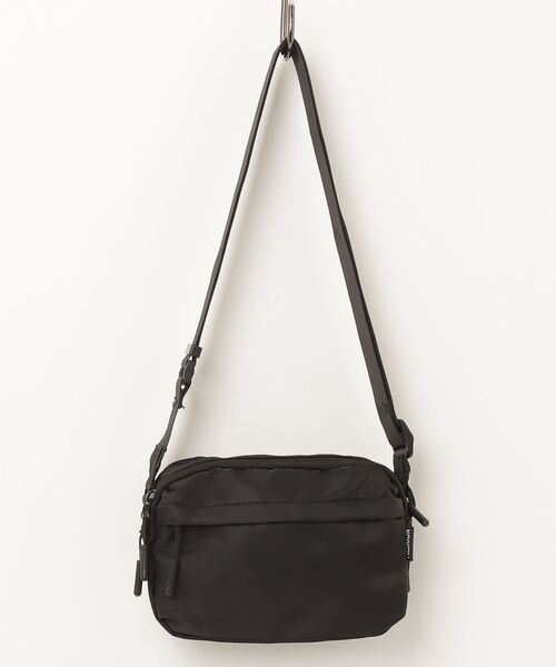 gossip!ロサンゼルス(ゴシップロサンゼルス)の「GIMUM 黒のナイロン系ショルダーバッグ(ショルダーバッグ・レディース・ブラック・FREE)」の1枚目の写真