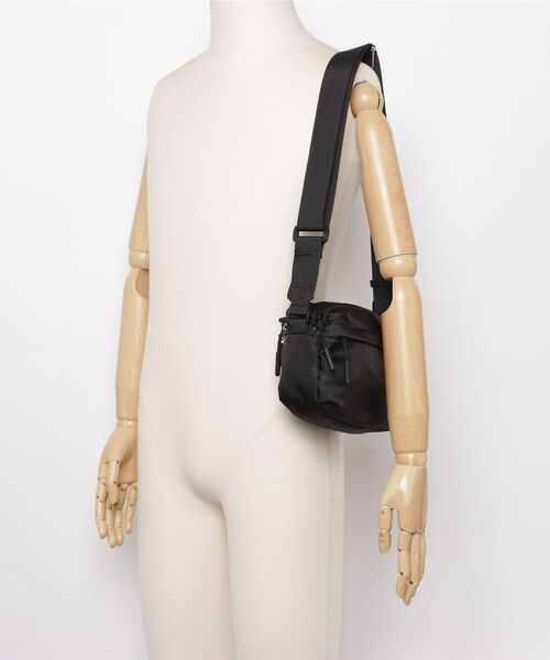 gossip!ロサンゼルス(ゴシップロサンゼルス)の「GIMUM 黒のナイロン系ショルダーバッグ(ショルダーバッグ・レディース・ブラック・FREE)」の22枚目の写真