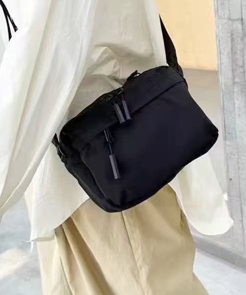 gossip!ロサンゼルス(ゴシップロサンゼルス)の「GIMUM 黒のナイロン系ショルダーバッグ(ショルダーバッグ・レディース・ブラック・FREE)」の7枚目の写真