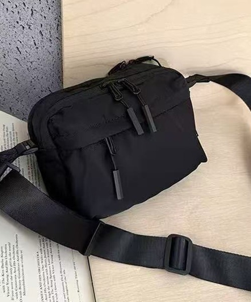 gossip!ロサンゼルス(ゴシップロサンゼルス)の「GIMUM 黒のナイロン系ショルダーバッグ(ショルダーバッグ・レディース・ブラック・FREE)」の10枚目の写真
