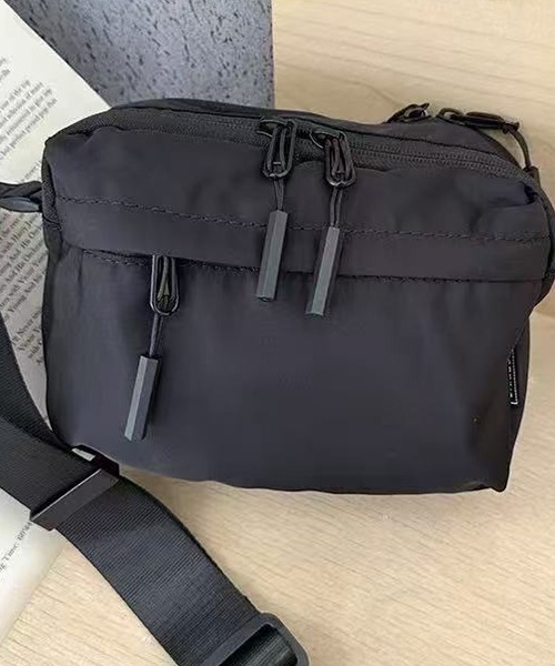 gossip!ロサンゼルス(ゴシップロサンゼルス)の「GIMUM 黒のナイロン系ショルダーバッグ(ショルダーバッグ・レディース・ブラック・FREE)」の11枚目の写真