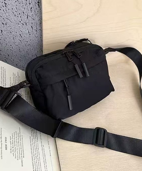 gossip!ロサンゼルス(ゴシップロサンゼルス)の「GIMUM 黒のナイロン系ショルダーバッグ(ショルダーバッグ・レディース・ブラック・FREE)」の15枚目の写真