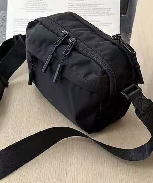 gossip!ロサンゼルス(ゴシップロサンゼルス)の「GIMUM 黒のナイロン系ショルダーバッグ(ショルダーバッグ・レディース・ブラック・FREE)」の16枚目の写真