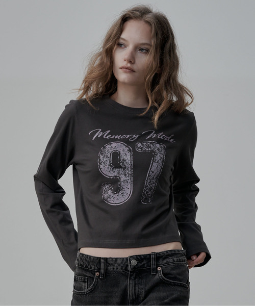 DEARMYDEER(ディアマイディア)の「ナンバー97 ロングスリーブTシャツ (チャコール)(Tシャツ/カットソー・レディース・チャコール・FREE)」の1枚目の写真
