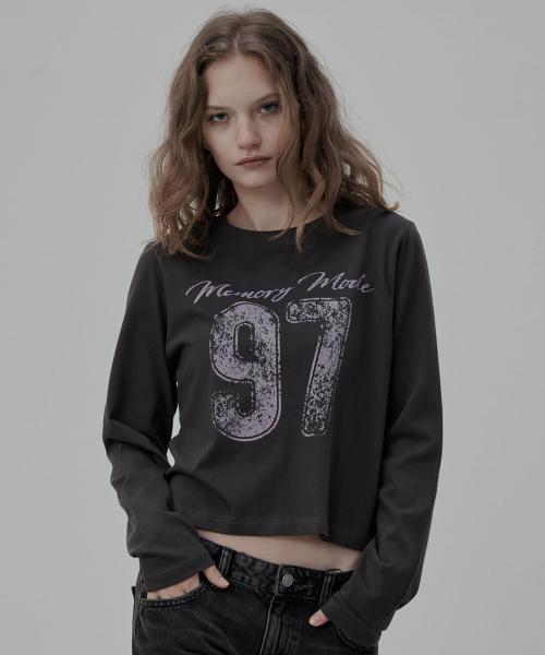 DEARMYDEER(ディアマイディア)の「ナンバー97 ロングスリーブTシャツ (チャコール)(Tシャツ/カットソー・レディース・チャコール・FREE)」の2枚目の写真
