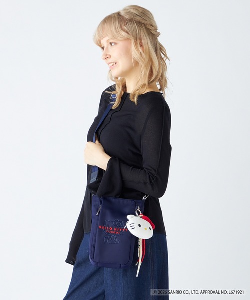 Y'SACCS(イザック)の「【Y'SACCS×HELLO KITTY】ハローキティフェイスポーチ付きポシェット(ショルダーバッグ・レディース・アイボリー/ネイビー/ブラック・FREE)」の3枚目の写真