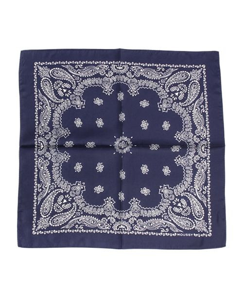 MOUSSY（マウジー）の「SILK BANDANA SCARF（バンダナ/スカーフ・レディース・ブラウン/レッド/ブラック/ネイビー・FREE）」の3枚目の写真