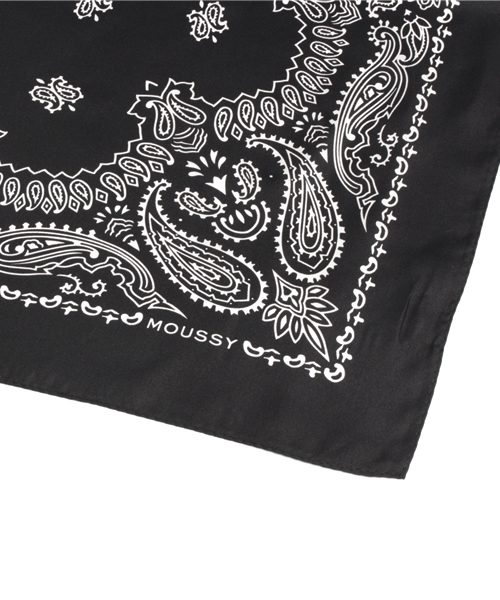 MOUSSY（マウジー）の「SILK BANDANA SCARF（バンダナ/スカーフ・レディース・ブラウン/レッド/ブラック/ネイビー・FREE）」の6枚目の写真