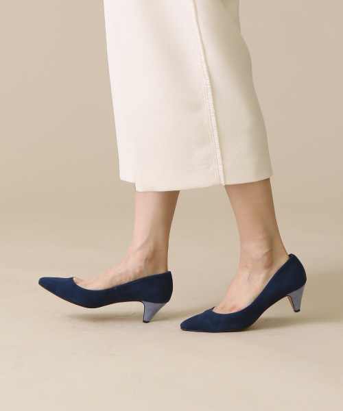 Au BANNISTER（オゥバニスター）の「Au/ポインテッドミドルヒールパンプス（パンプス・レディース・ブラック/ネイビー/グレー/カーキ/ベージュ/ライトグレー/ブラウン・38/39/36/34/35/37/40）」の17枚目の写真