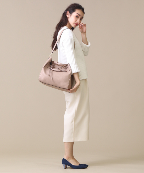 Au BANNISTER（オゥバニスター）の「Au/ポインテッドミドルヒールパンプス（パンプス・レディース・ブラック/ネイビー/グレー/カーキ/ベージュ/ライトグレー/ブラウン・38/39/36/34/35/37/40）」の18枚目の写真