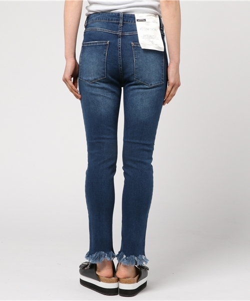 mysty woman（ミスティウーマン）の「ストレッチデニムリメイクフリンジスキニー（デニムパンツ・レディース・ブルー/ライトブルー・MEDIUM/SMALL）」の5枚目の写真