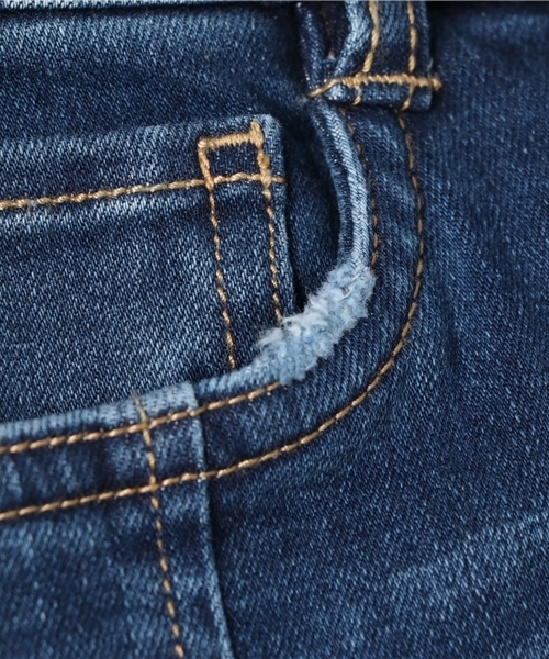 mysty woman（ミスティウーマン）の「ストレッチデニムリメイクフリンジスキニー（デニムパンツ・レディース・ブルー/ライトブルー・MEDIUM/SMALL）」の7枚目の写真