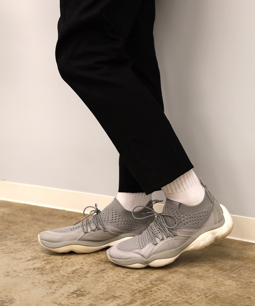 Reebok（リーボック）の「ディーエムエックス フュージョン [DMX FUSION CI]（スニーカー・メンズ・ブラック/ピンク系その他/グレー・27.5cm/28.5cm/28.0cm/26.5cm/27.0cm/25.0cm/29.0cm/26.0cm/25.5cm/30.0cm/31cm/29.5cm/23.5cm/24.5cm/24.0cm）」の4枚目の写真