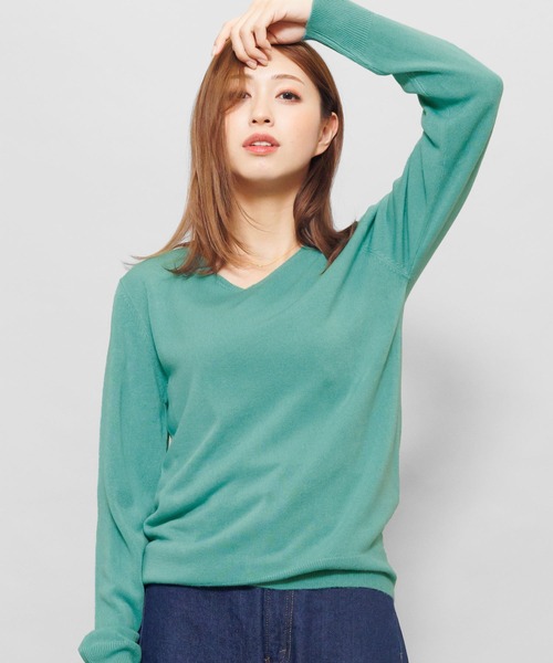 mili an deni（ミリアンデニ）の「洗えるカシミアタッチVネックプルオーバー（ニット/セーター・レディース・ブラック/ダークブラウン/ネイビー/ブラウン/グレー/レッド/オフホワイト/ブルー/モスグリーン/マスタード/ベビーピンク/ロイヤルブルー/ワイン/チャコール/テラコッタ/サーモンピンク/アッシュグレー/スカイブルー/ライトベージュ/ラベンダー/エメラルド・LL/M/L）」の10枚目の写真