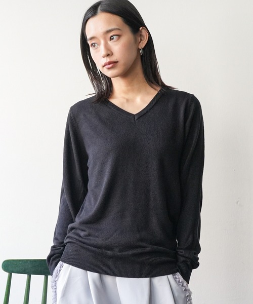 mili an deni（ミリアンデニ）の「洗えるカシミアタッチVネックプルオーバー（ニット/セーター・レディース・ブラック/ダークブラウン/ネイビー/ブラウン/グレー/レッド/オフホワイト/ブルー/モスグリーン/マスタード/ベビーピンク/ロイヤルブルー/ワイン/チャコール/テラコッタ/サーモンピンク/アッシュグレー/スカイブルー/ライトベージュ/ラベンダー/エメラルド・LL/M/L）」の2枚目の写真