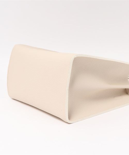 DouDou（ドゥドゥ）の「シボ型押しトート（ショルダーバッグ・レディース・アイボリー/モカ・FREE）」の6枚目の写真