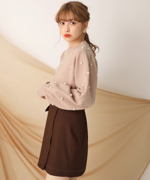 one after another NICE CLAUP（ワンアフターアナザーナイスクラップ）の「ぽんぽん付き長袖ニット（ニット/セーター・レディース・オフホワイト/ブラック/ベージュ/サックスブルー・FREE）」の7枚目の写真