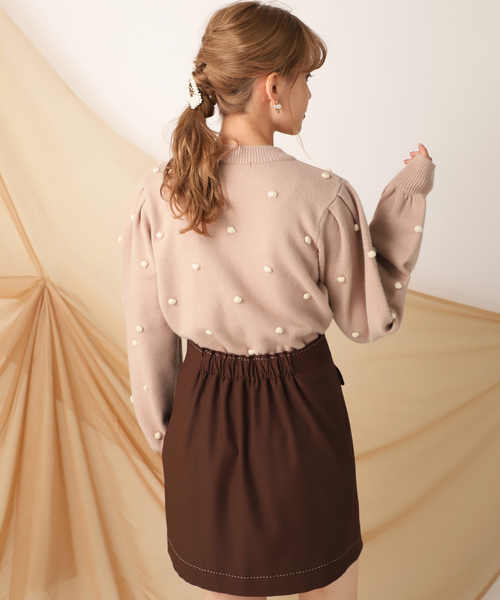 one after another NICE CLAUP（ワンアフターアナザーナイスクラップ）の「ぽんぽん付き長袖ニット（ニット/セーター・レディース・オフホワイト/ブラック/ベージュ/サックスブルー・FREE）」の9枚目の写真