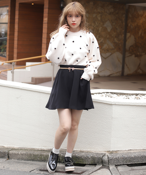 one after another NICE CLAUP（ワンアフターアナザーナイスクラップ）の「ぽんぽん付き長袖ニット（ニット/セーター・レディース・オフホワイト/ブラック/ベージュ/サックスブルー・FREE）」の16枚目の写真