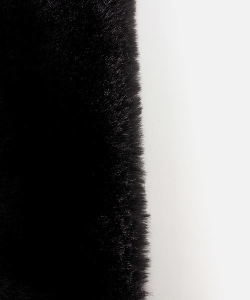 AZUL by moussy（アズールバイマウジー）の「ECO FUR SINGLE SNOOD/エコファーシングルスヌード（マフラー・レディース・ブラック/ボルドー/キャメル/ライトベージュ・FREE）」の9枚目の写真